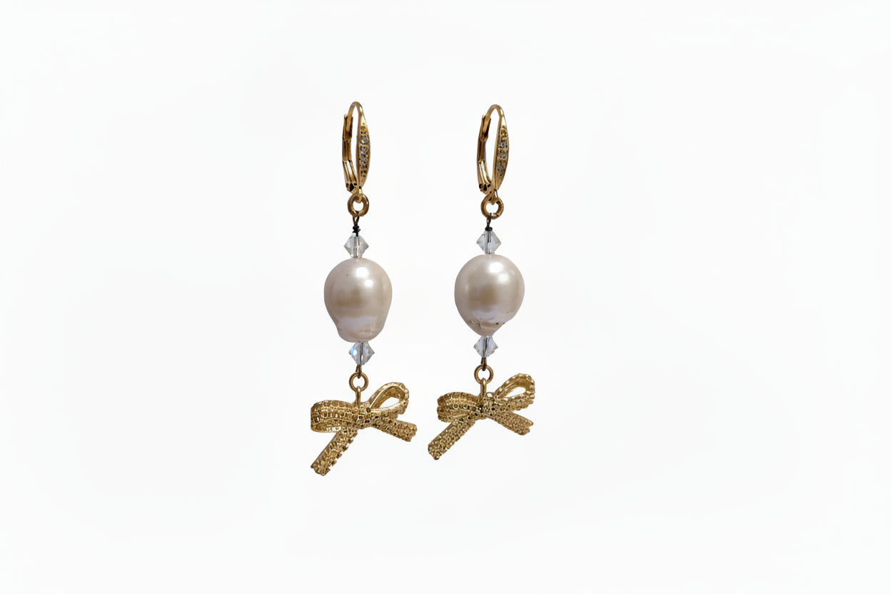 Freshwster Pearl Earrings w Gold Ribbon Accents